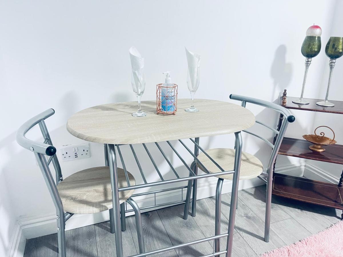 1 Bed Apartment With 2 Beds 1 Double Plus 1 Single Μπέρμιγχαμ Εξωτερικό φωτογραφία